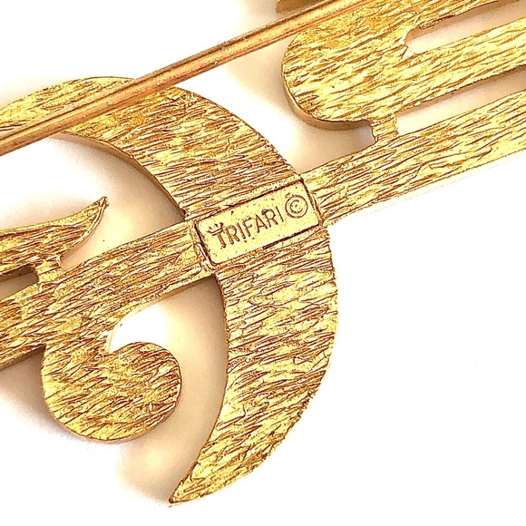 Vintage Crown Trifari Crescent Moon & Stars Brooch - Picture 6 of 6